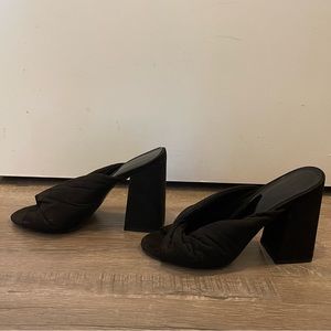 Forever 21-Size 7.5 Just wore it once. It’s small for me.